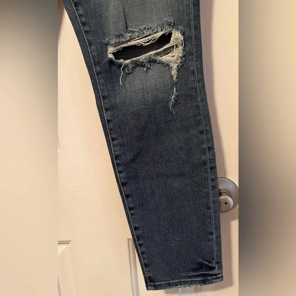 Good American Medium-Wash Jeans - Picture 6 of 12